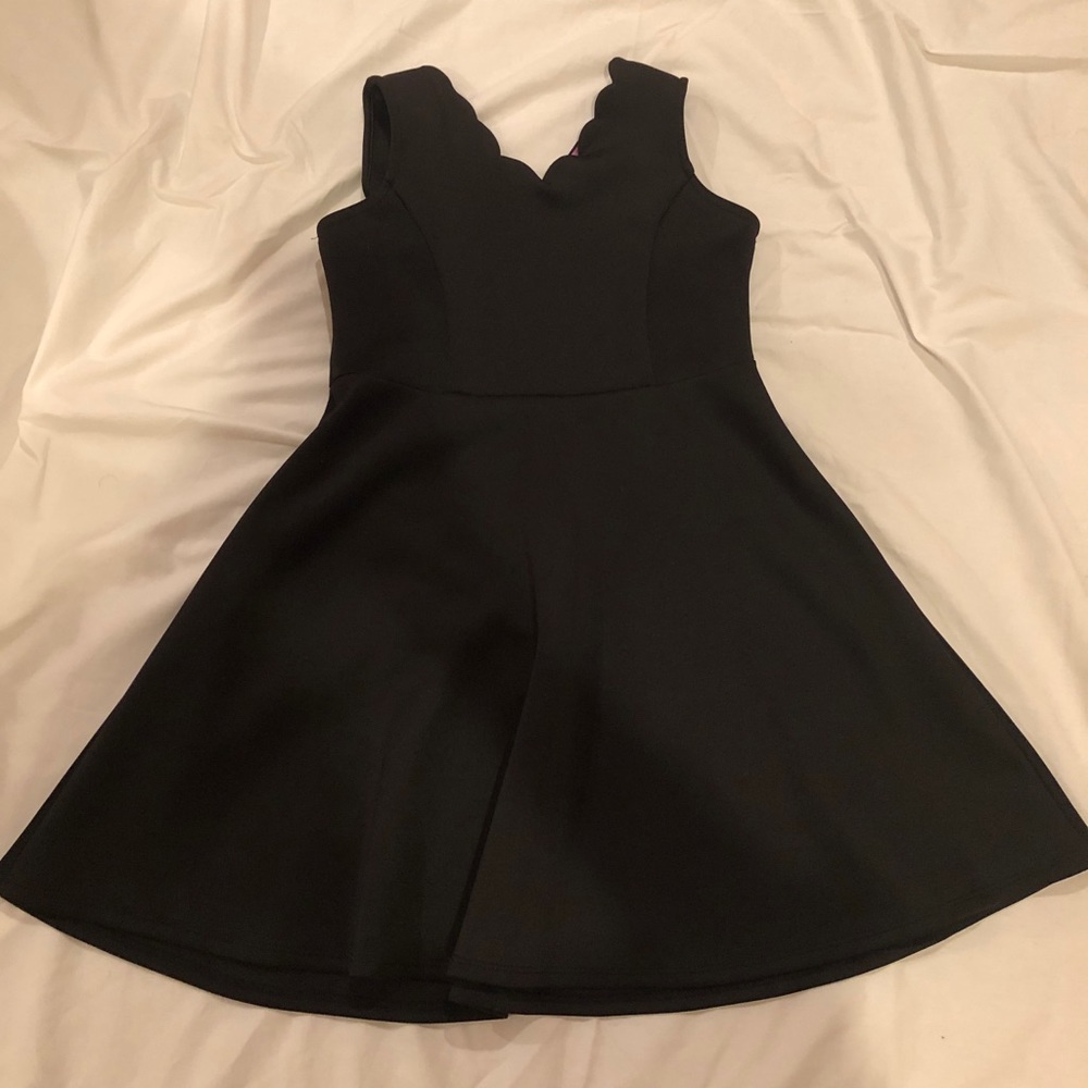 girls scalloped edge dress
